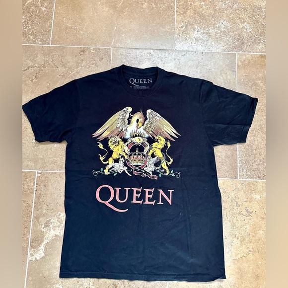 Queen t-shirt sz LG like new black w phoenix lions logo women’s - Picture 5 of 6